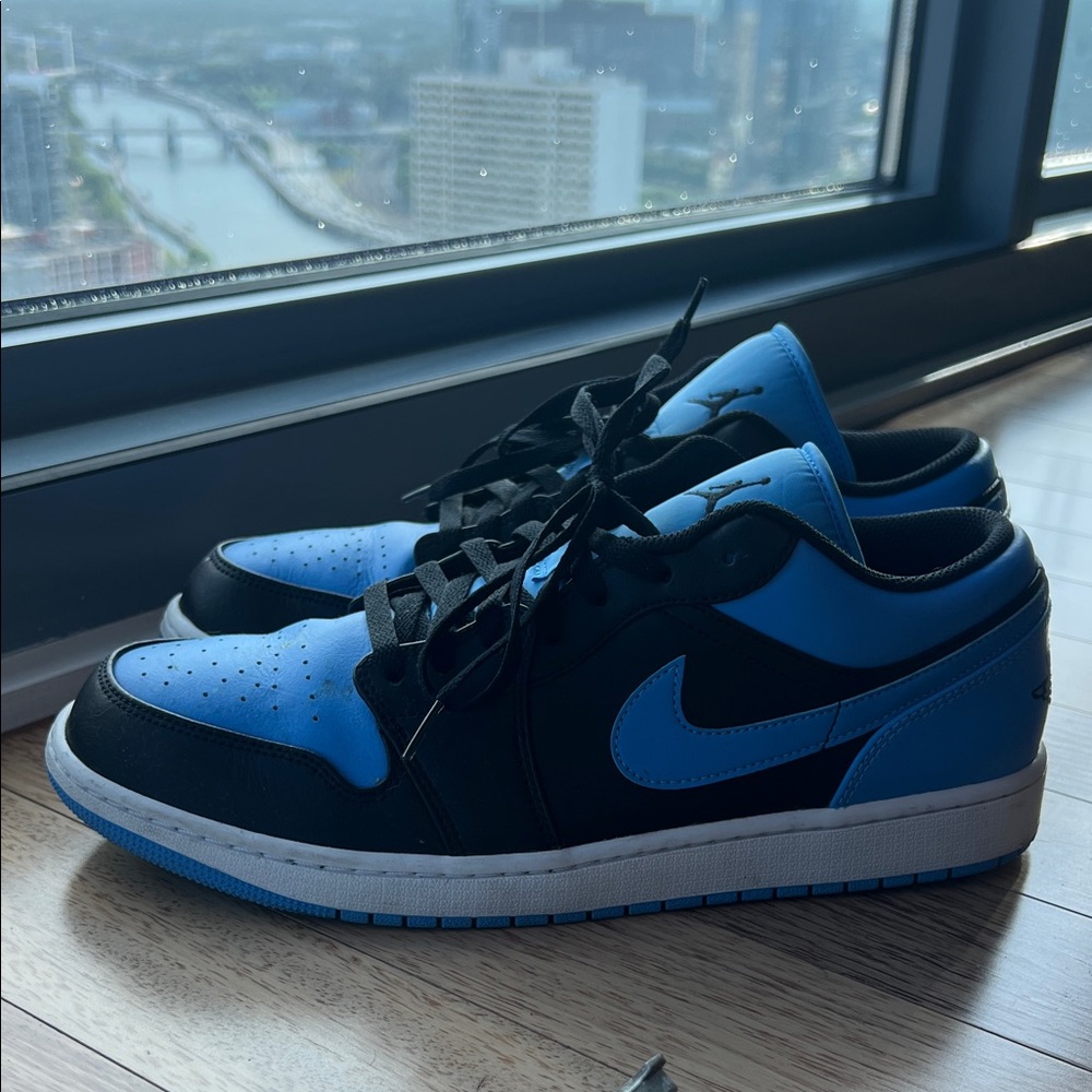 Jordan 1 Low Black University Blue 553558-041